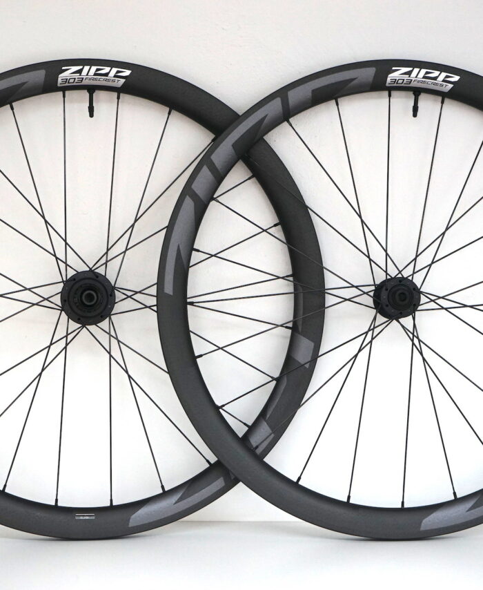 ZIPP 303 Firecrest Tubeless für Scheibenbremsen Laufradsatz