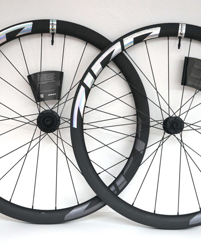 ZIPP 303 Firecrest Tubeless für Scheibenbremsen (2024) Laufradsatz FORCE edition