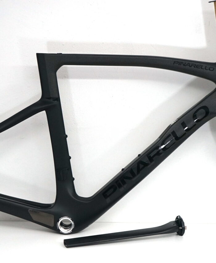 Pinarello F9 Rahmenset (2023) razor-black D102 disc-brake