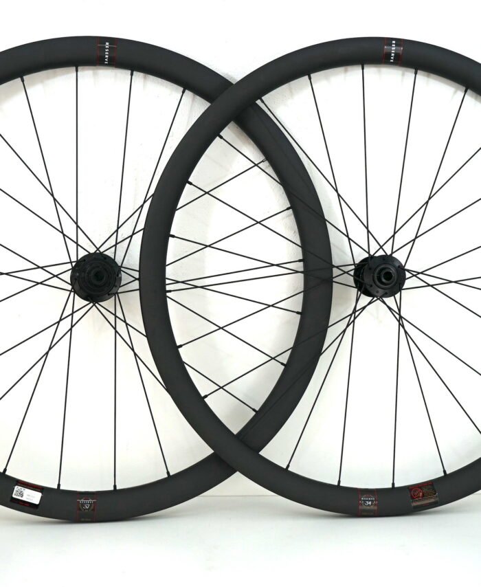Reserve 34|37 Turbulent Aero m. Zipp Naben - Laufradsatz Rennard (12x100 / 12x142) disc-brake Center